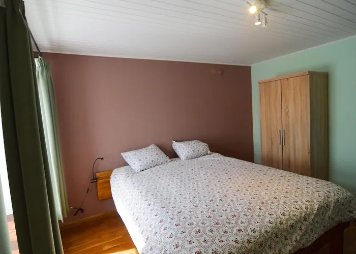 Inviting Holiday Home In Beauraing