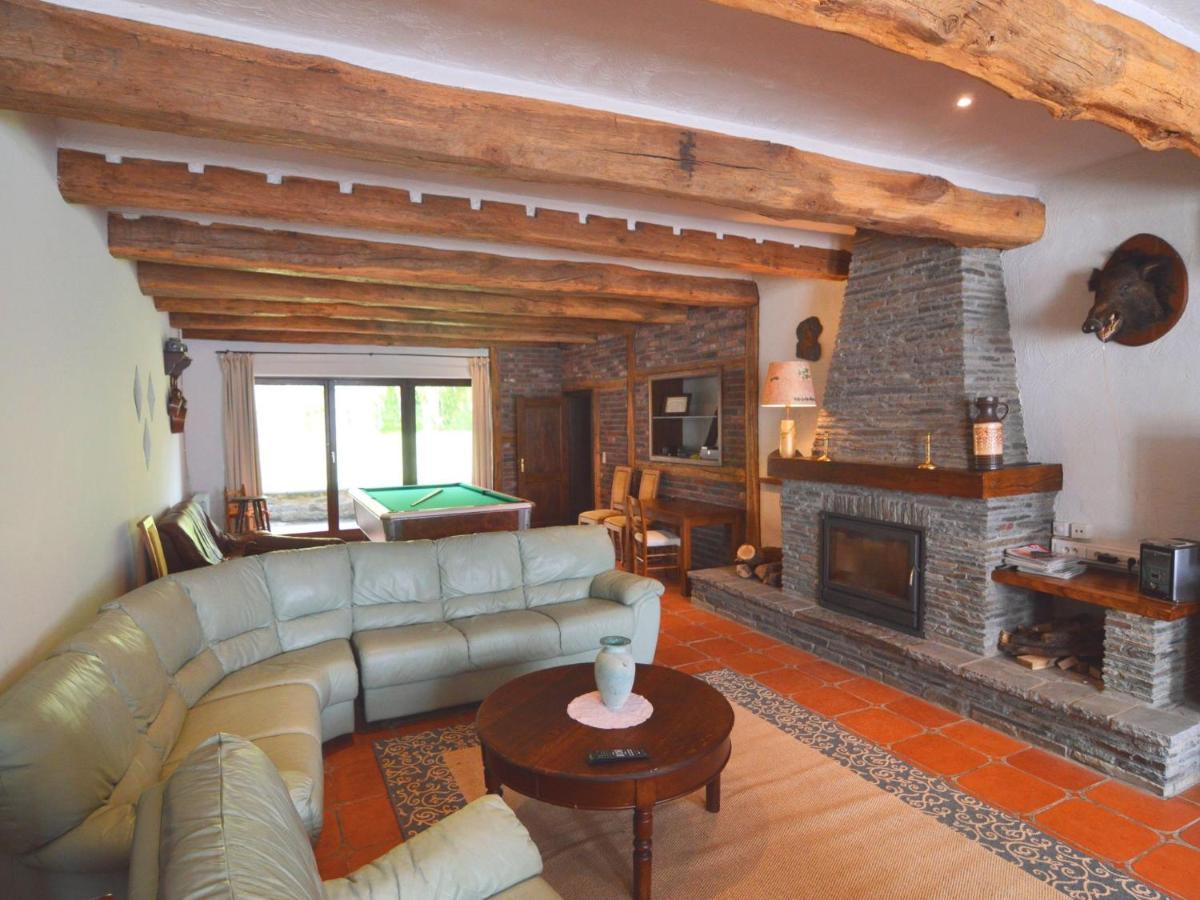 Inviting Holiday Home In Beauraing Honnay