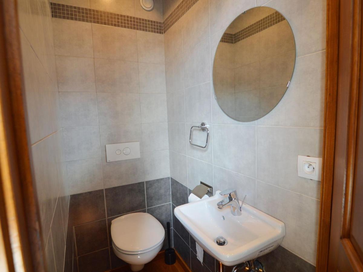 Inviting Holiday Home In Beauraing Honnay